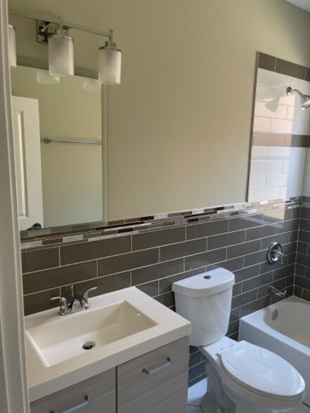 Building Photo - 7831 S Loomis Blvd