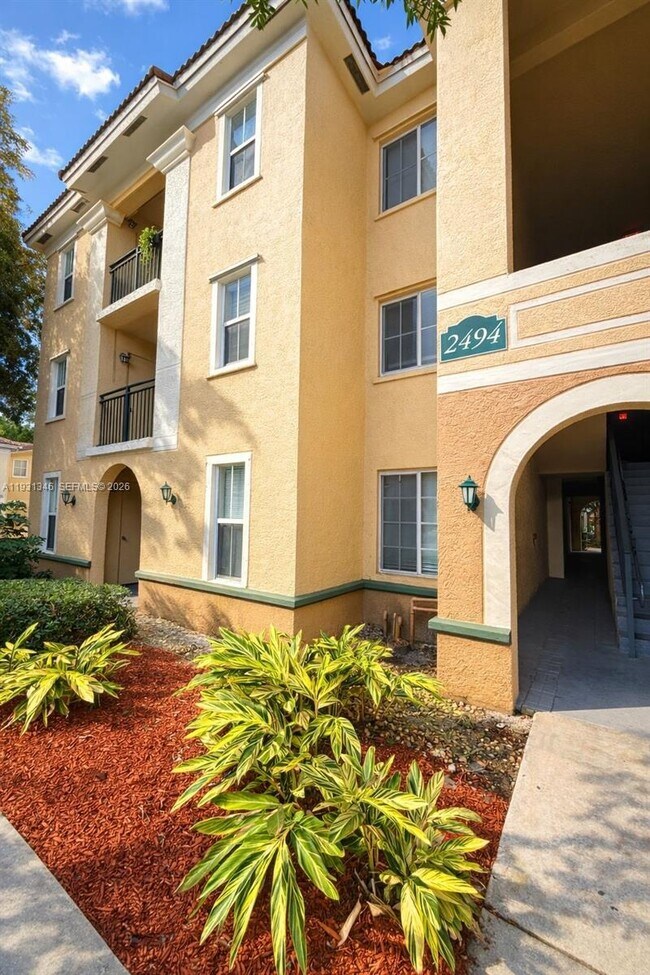 Building Photo - 2494 Centergate Dr