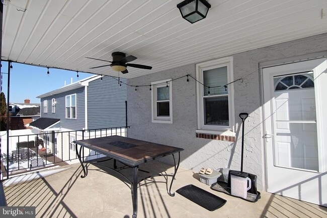 Building Photo - 215 W 9th Ave