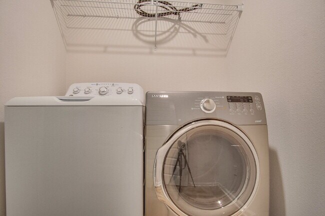 Building Photo - Season’s Savings! Spacious 5BR Near NAS – Military Half Deposit & $500 Off First Month!