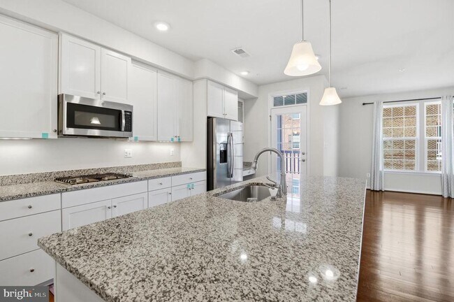 Building Photo - 13735 Air and Space Museum Pkwy