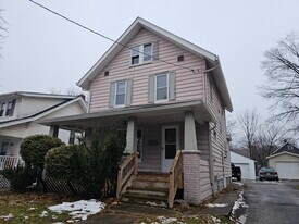 Building Photo - 1098 Big Falls Ave