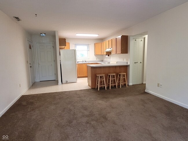 Building Photo - 250 Locust Ln