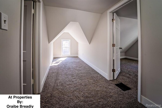 Building Photo - 959 Washtenaw Ave