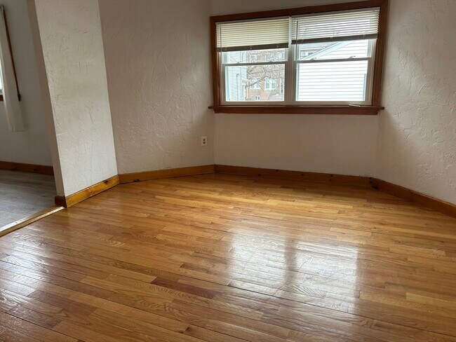 Building Photo - 9 Starbird St