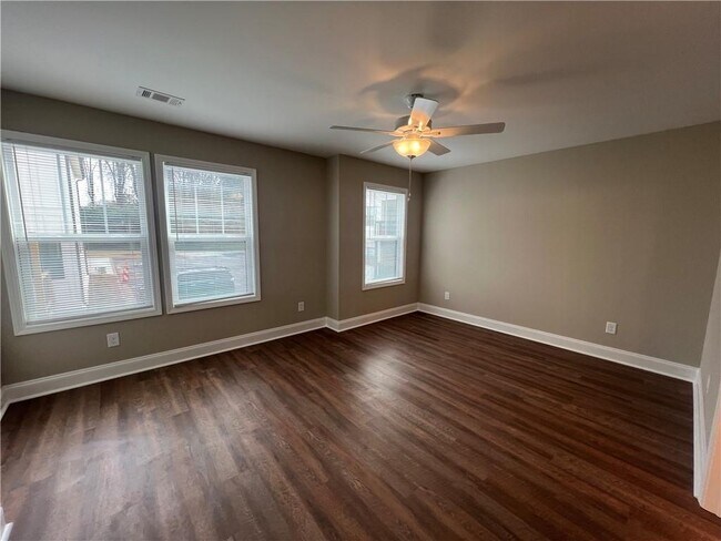 Building Photo - 1027 Park Hill Dr