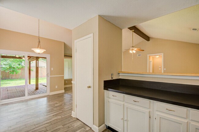 Building Photo - Spacious one story home on a corner lot!