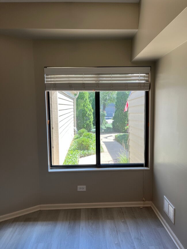 Building Photo - 378 White Oak Ln