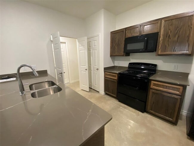 Building Photo - 2320 Duntov Dr