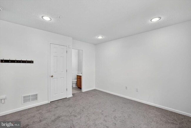 Building Photo - 5015 Leasdale Rd