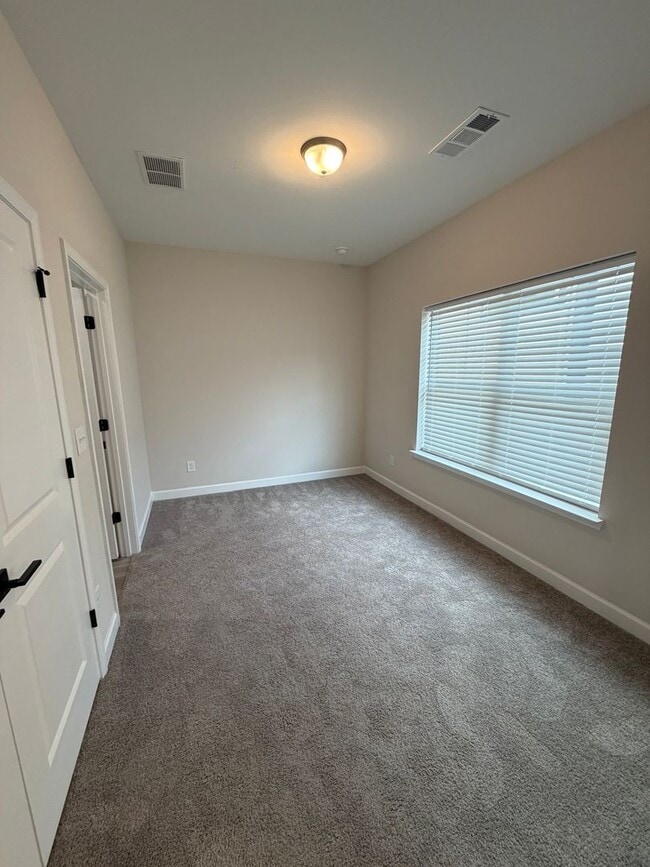 Building Photo - BRAND NEW TOWNHOMES AVALIABLE NOW