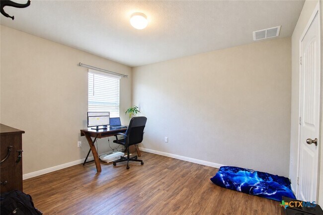 Building Photo - 105 Harlan Dr