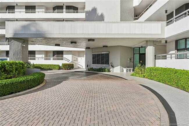 Building Photo - 8880 S Ocean Dr