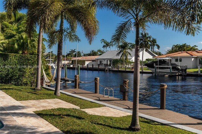 Building Photo - 3010 NE 58th St