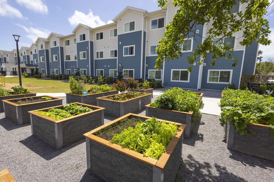 Building Photo - Shoreline Villas