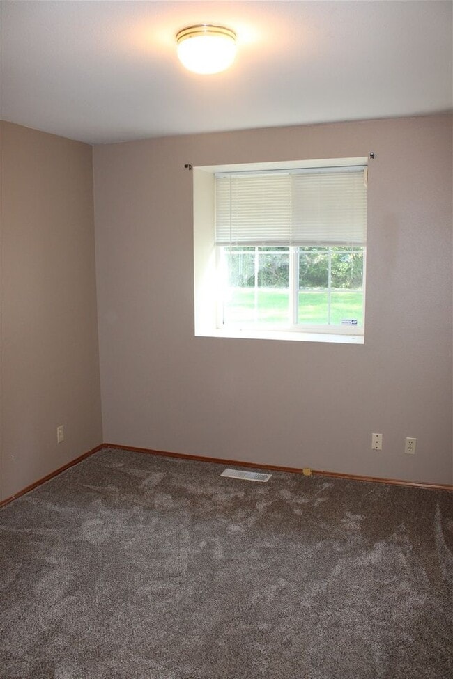 Building Photo - 3 Bedroom, 2 Bathroom House