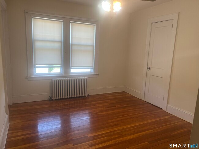Building Photo - 79 Farmington Ave
