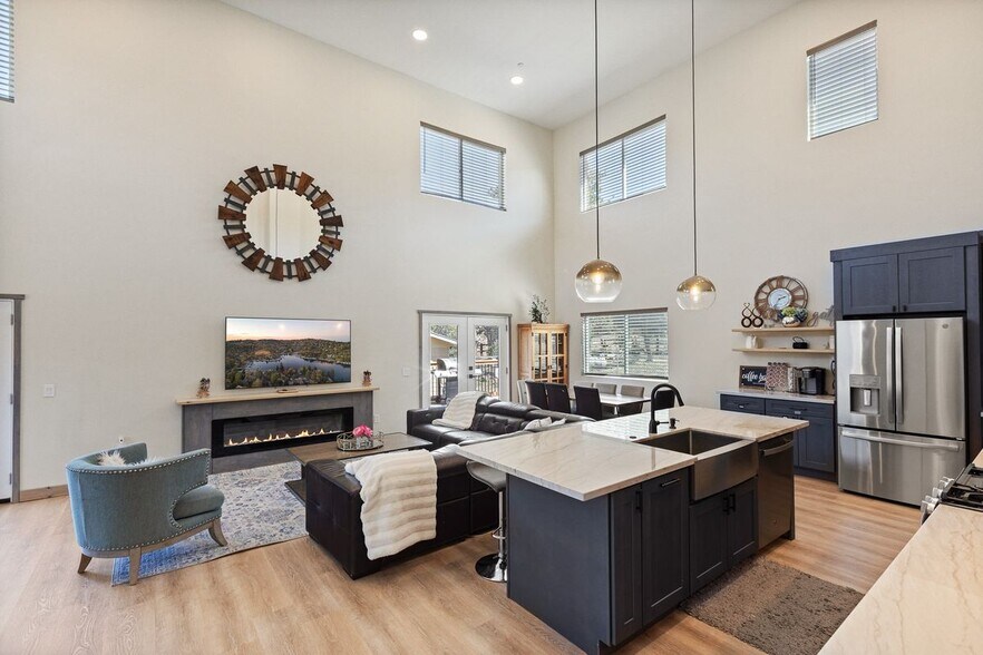 Building Photo - 1215 Valley View Dr