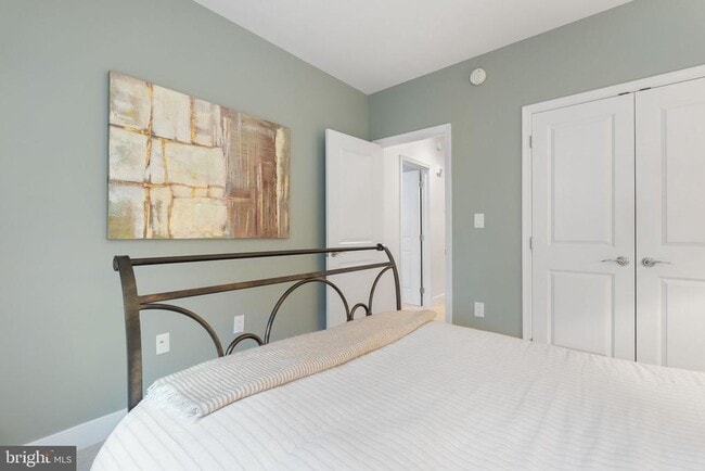 Building Photo - 1418 N Rhodes St