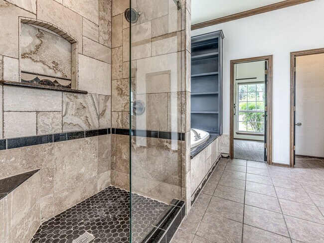 Building Photo - Spacious Home + East Edmond + 4 bedrooms + Fox Lake