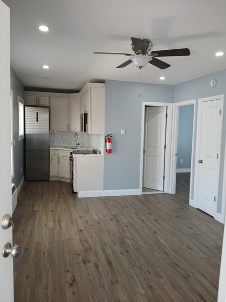 Building Photo - 228 Kearney Ave