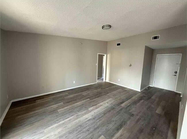 Building Photo - Newly Renovated 4-Bedroom Home in Austin –...