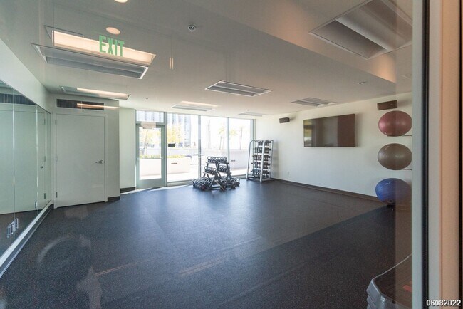 Building Photo - 988 Halekauwila St