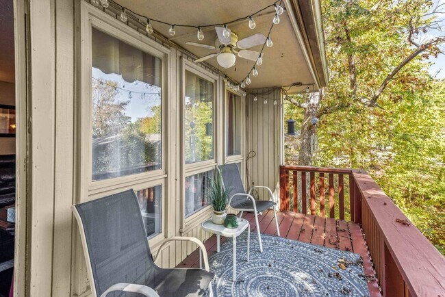 Building Photo - 6 Dogwood Dr