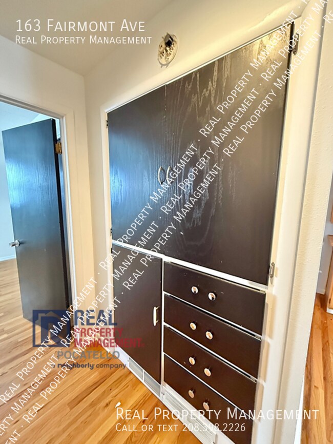 Building Photo - 163 Fairmont Ave