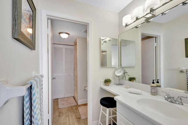 Building Photo - 9400 S Ocean Dr