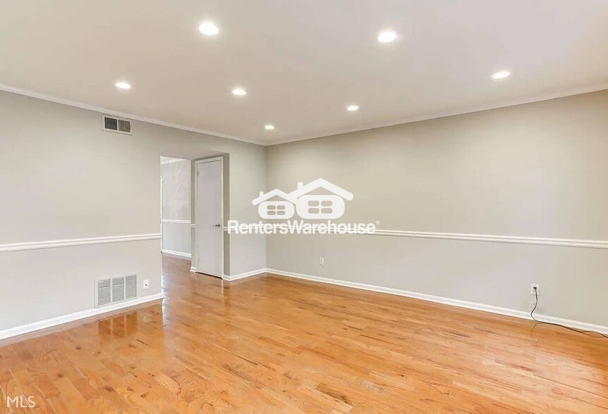 Building Photo - 6520 Roswell Rd NE