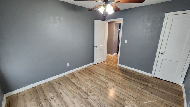 Building Photo - Beautiful 2 bedroom house with granite and...