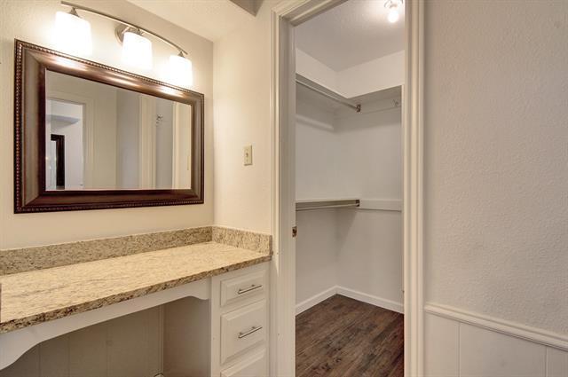 Building Photo - 2501 Glenhaven Dr