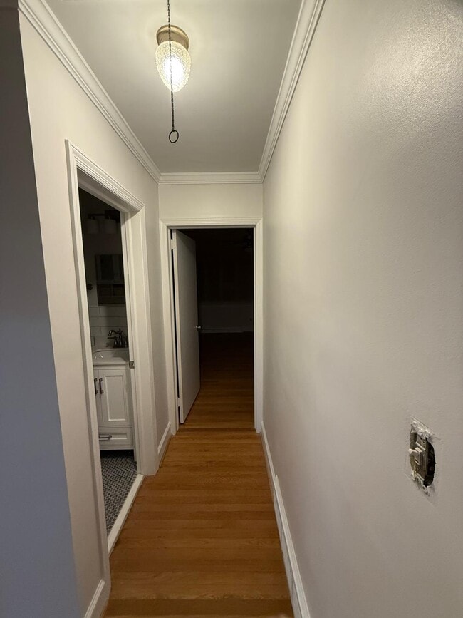 Building Photo - 2110 Villa Dr