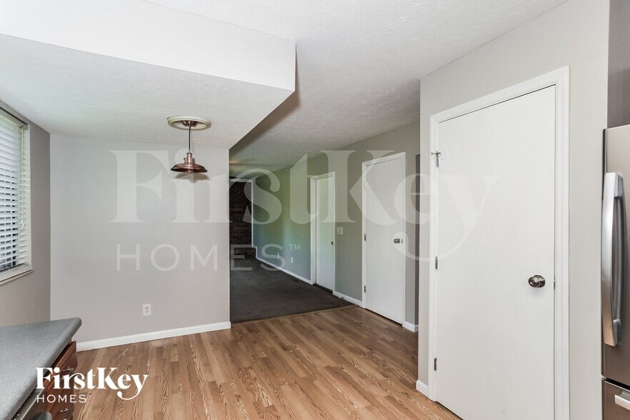 Building Photo - 3938 Schroeder Dr