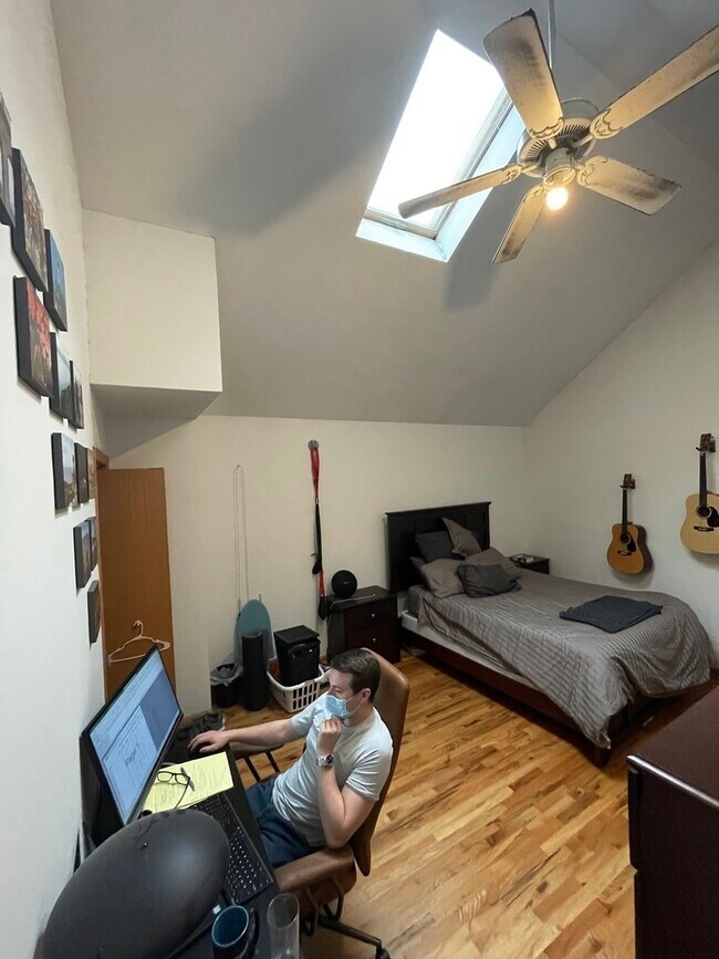 Building Photo - 865 W Buckingham Pl