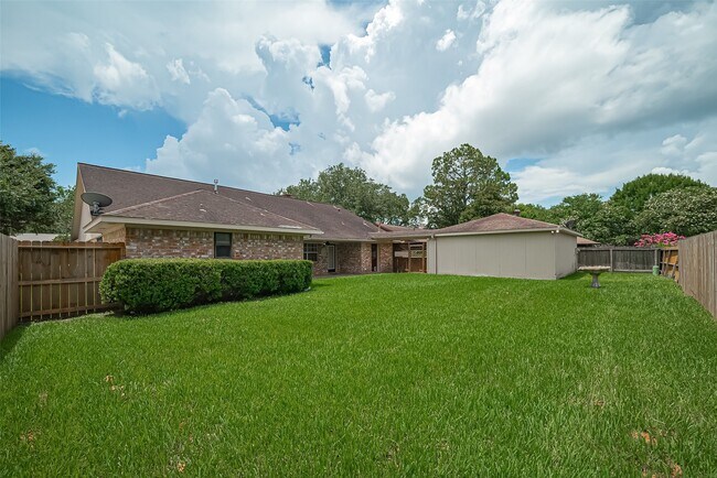 Building Photo - 3518 Rolling Green Ln