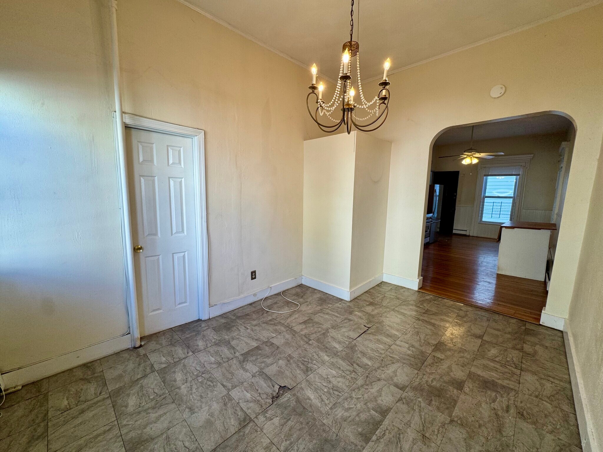 Building Photo - 123 Almy St