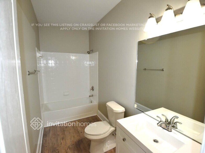 Building Photo - 302 Grandiflora Dr