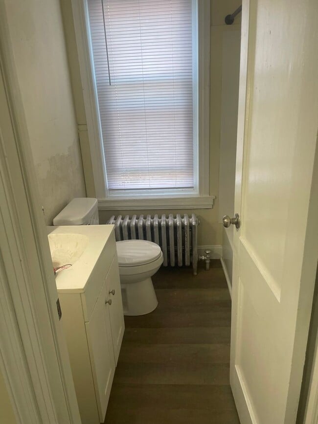 Building Photo - Large beautiful Home waiting for you