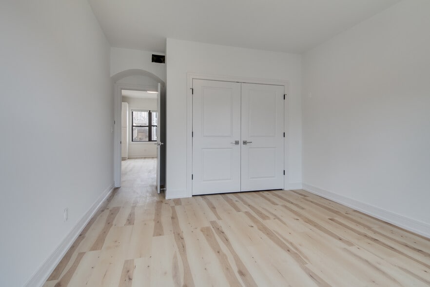 Building Photo - 1906 N Whipple St