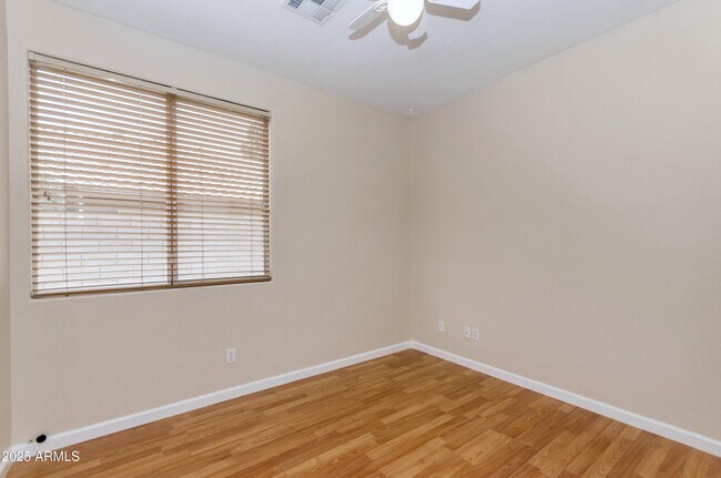 Building Photo - 413 W Weatherby Pl