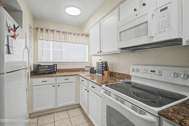 Building Photo - 1664 Beach Blvd