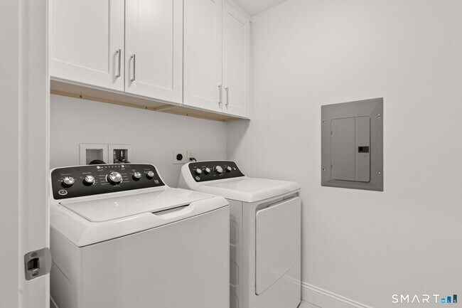 Building Photo - 108 New England Ave