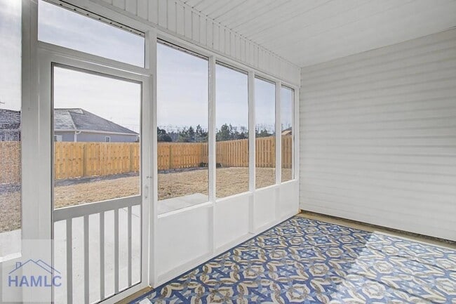 Building Photo - 20 Fuller Wy NE