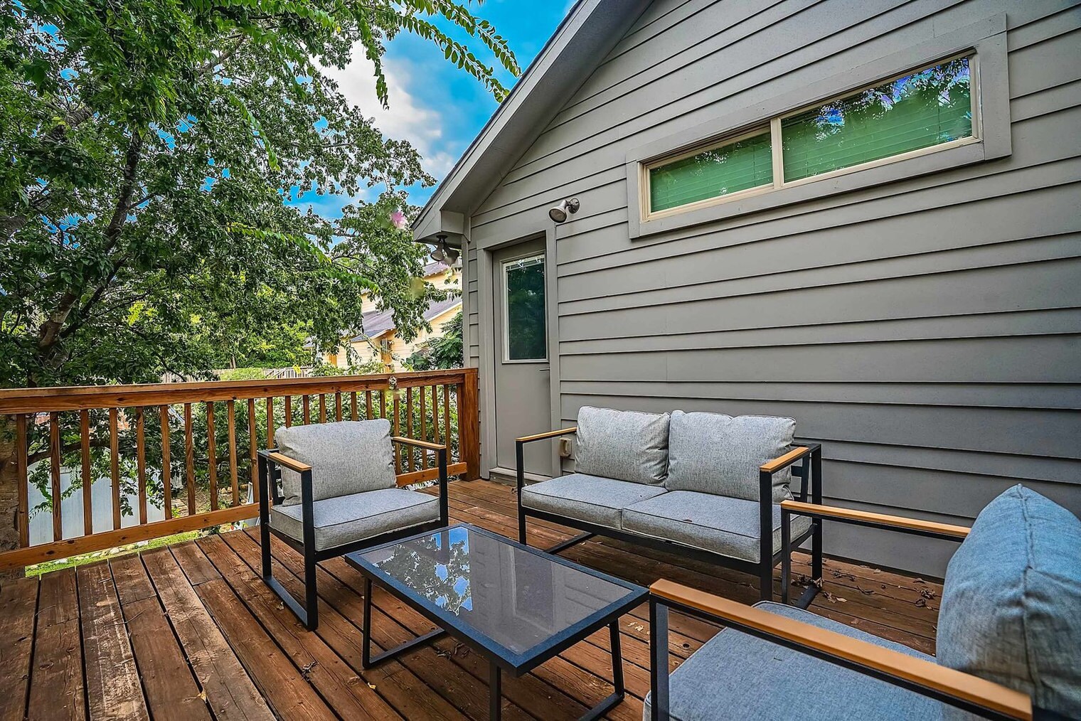 Building Photo - 2002 Rosewood Ave