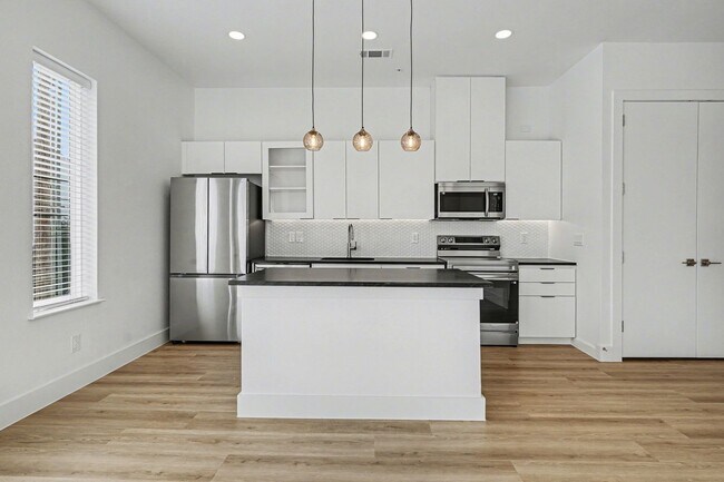 Building Photo - Be the first to live in Unit 203 at 2217 Fitzhugh—a brand-new 2026 construction offering 628 sq f...