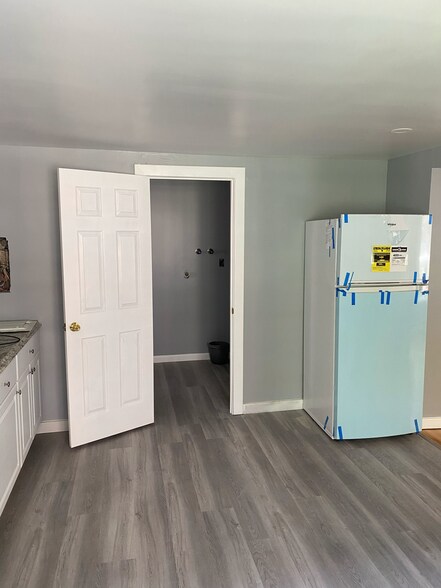 Building Photo - 1150 Chapel St