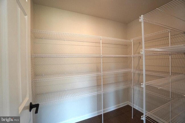 Building Photo - 612 America Dr