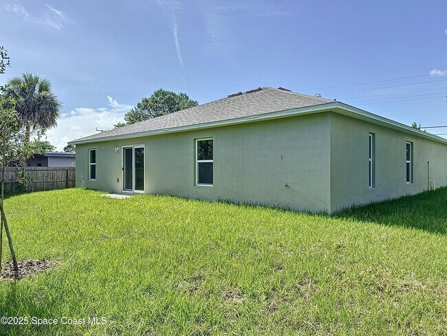 Building Photo - 144 Roosevelt St